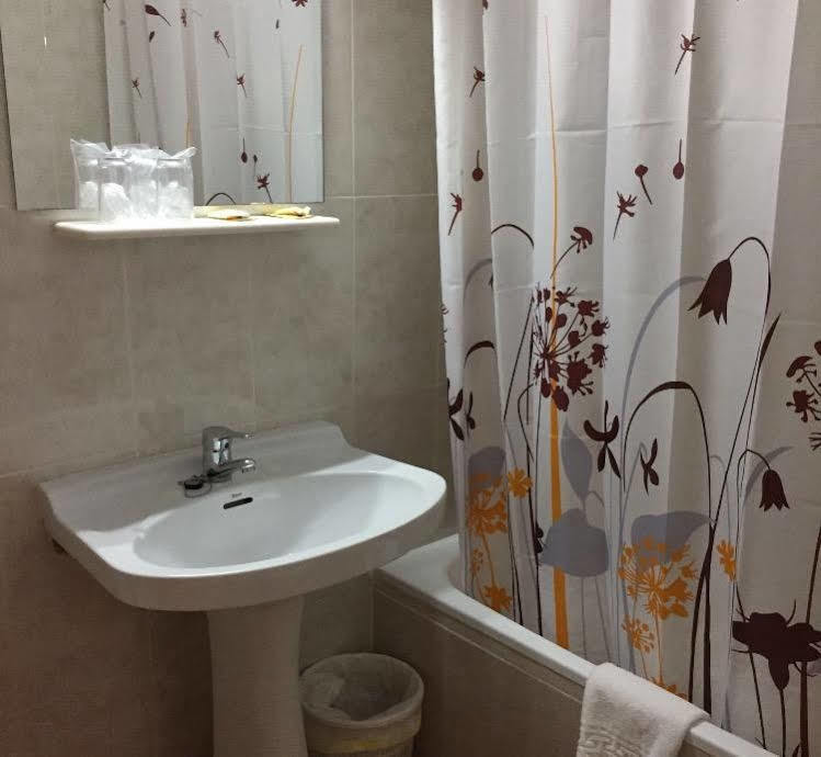 Hostal Argentina Caces Buitenkant foto